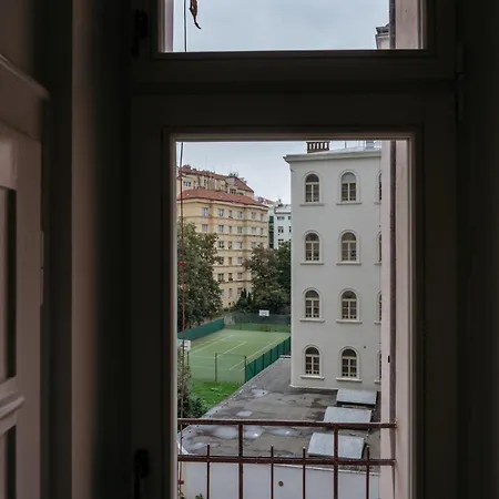 Days - Family 2bdr - Ac - Darts - Netflix - Hip District Lägenhet Prag
